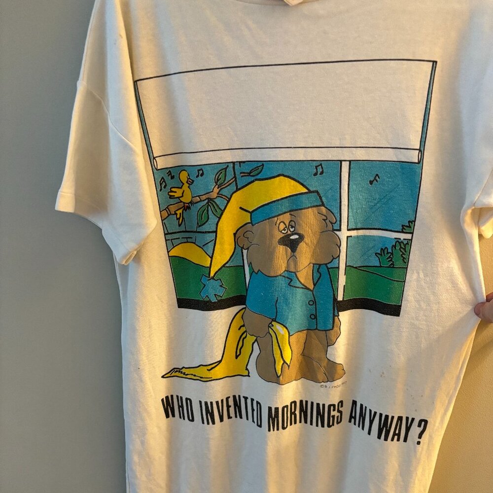 VINTAGE 1987 WHO INVENTED MORNINGS ANYWAYS SLEEPY TEDDY SHIRT